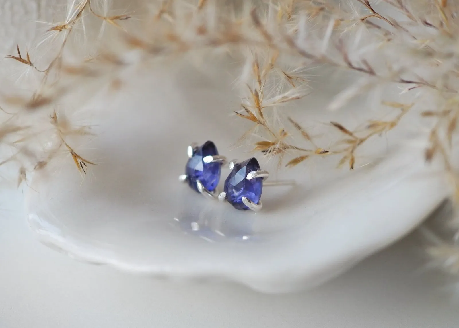 Libra Claw Stud Earrings - Silver