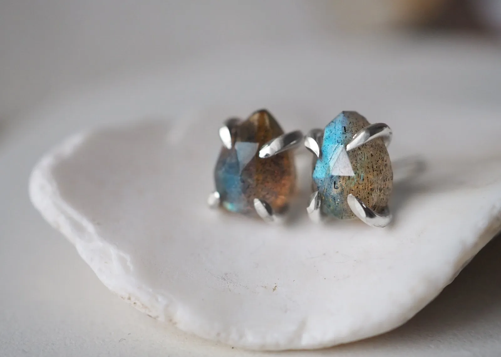 Libra Claw Stud Earrings - Silver