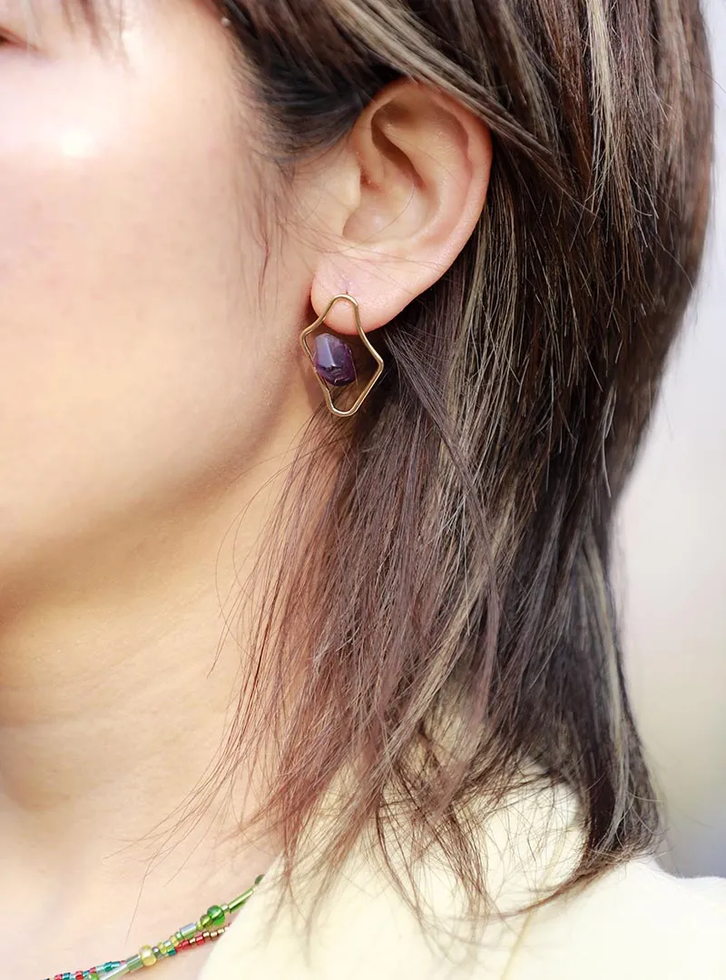 'Midhang' Amethyst Irregular Stud Earrings