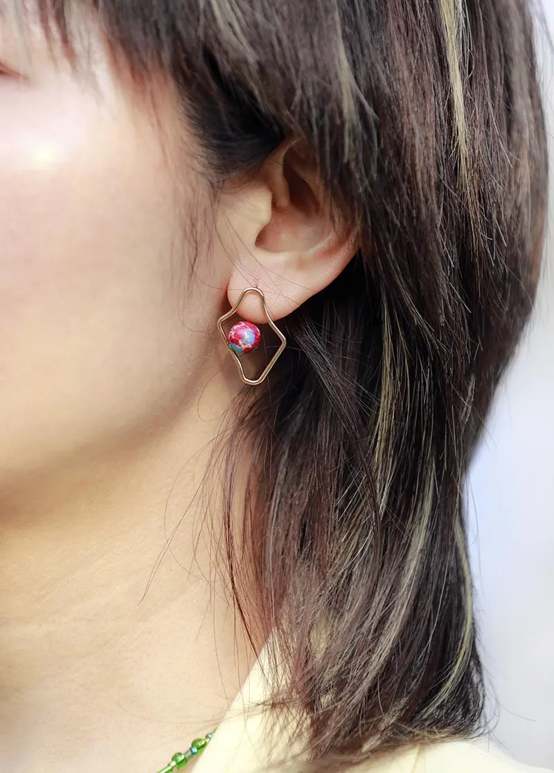 'Midhang' Amethyst Irregular Stud Earrings