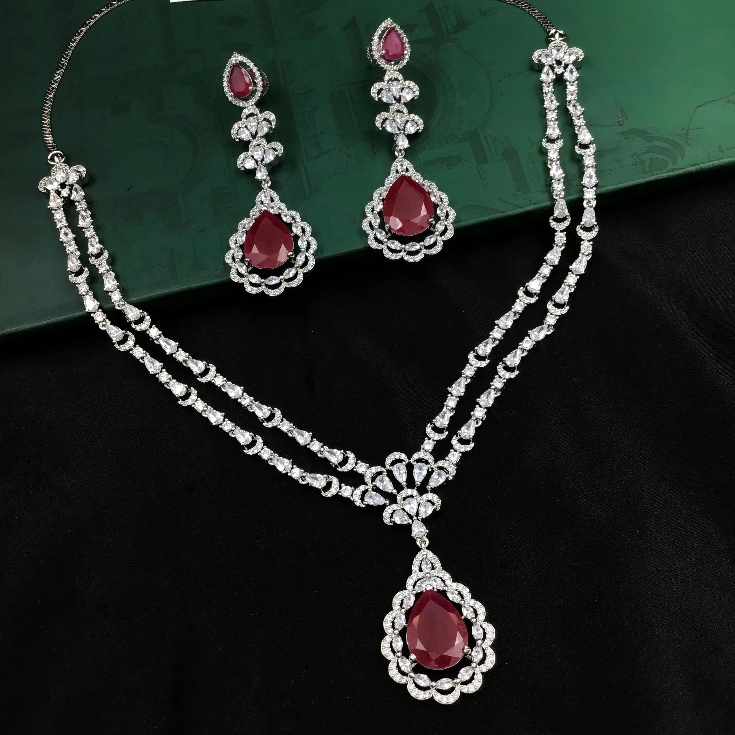 Round Neck Zircon/AD Necklace Set 10800-69