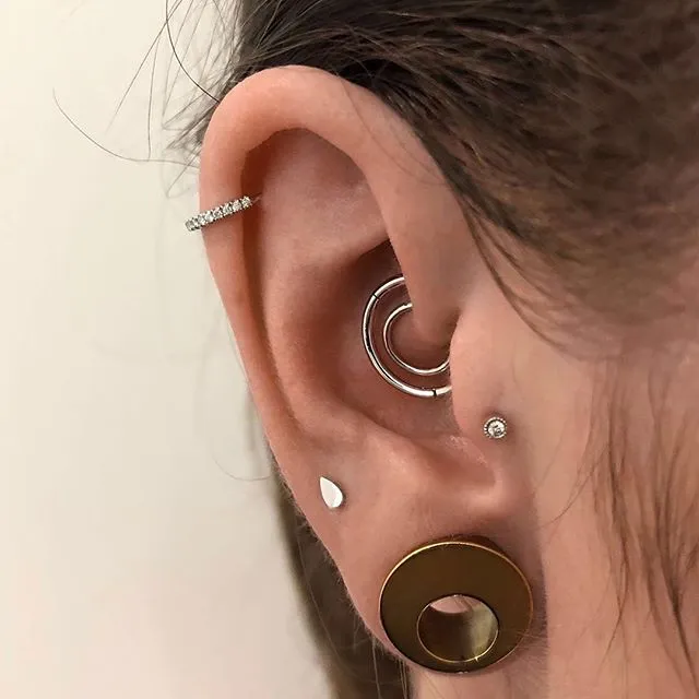 Scalloped Set Genuine Diamond Threaded Stud Earring by Maria Tash in 18K Rose Gold. Flat Stud.